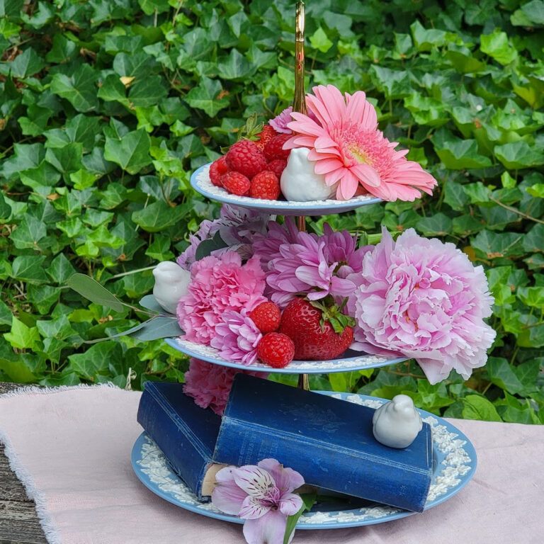 Summer Tray Decor and a Happy Trip Down Memory Lane