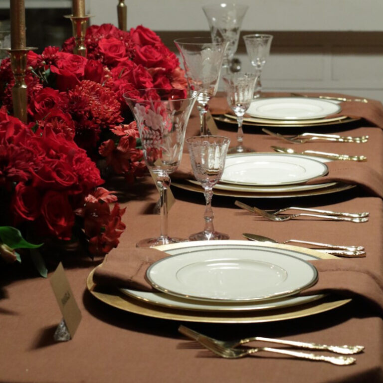 How To Set a Rich and Luxurious Thanksgiving Tablescape