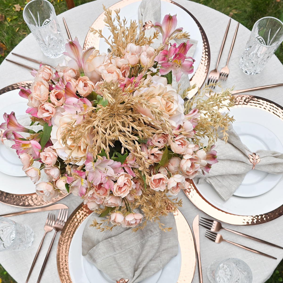 Copper-and-Pink-Tablescape- 